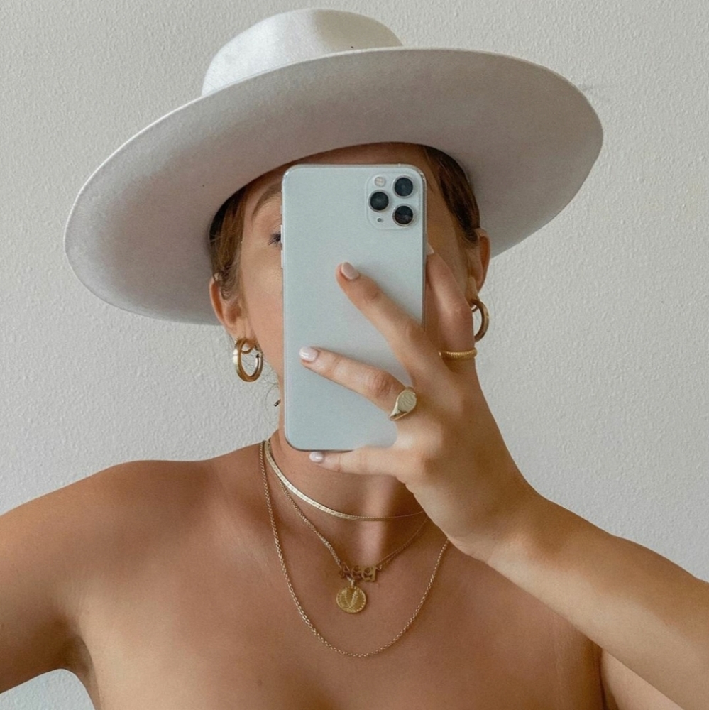 Meet Your Posher, Gaby!